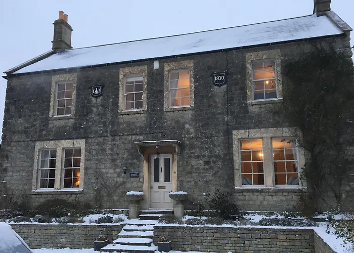 Roundhill Farmhouse Kelston