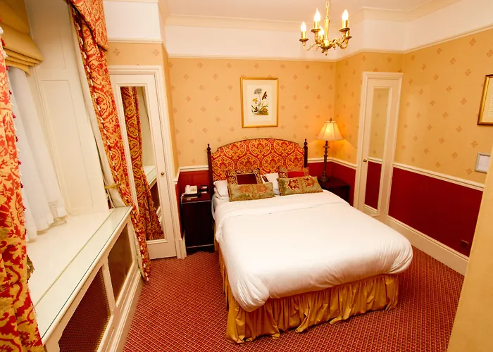 Angel And Royal Hotel