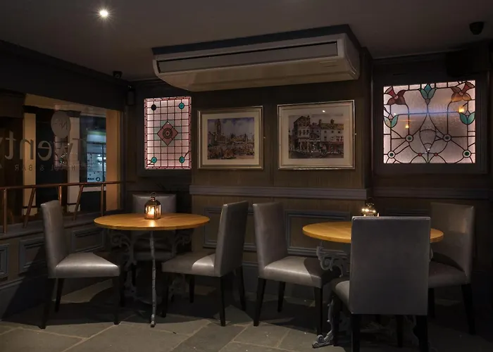 Twenty Hotel & Bar