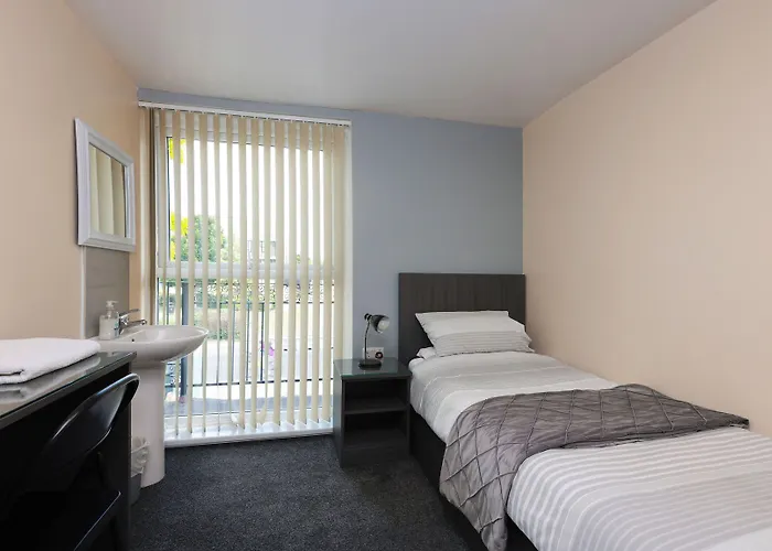 Oyo Honeycroft Lodge, Uxbridge