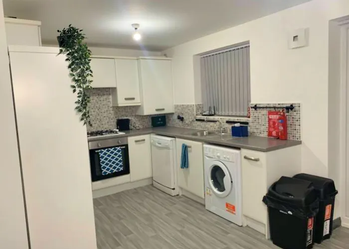 Kunda House Seymour Oldbury