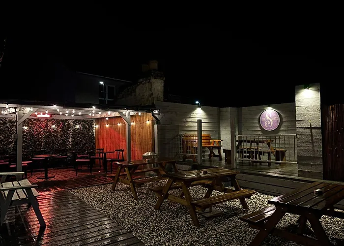 The Cassillis Hotel - Smart Self Check-In Hotel & Bar
