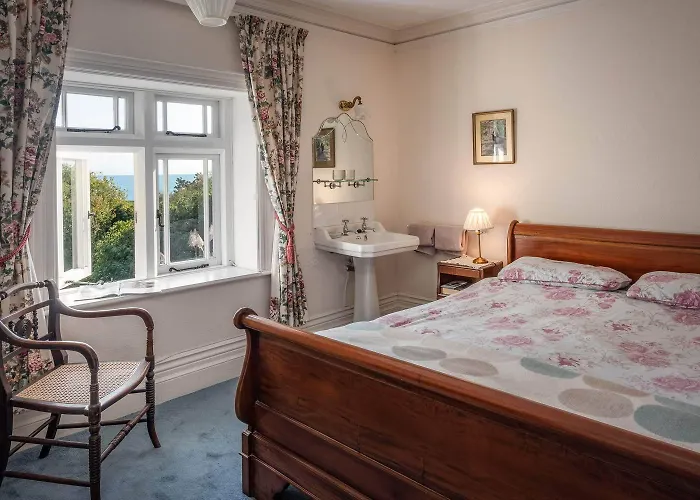 Lisle Combe