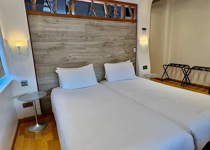 Rioshouse Henley Hotel