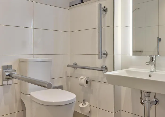 Doubletree By Hilton St. Anne'S Manor Hotel Bracknell