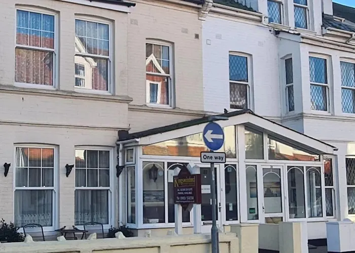 Kingswinford Guest House With Free Parking