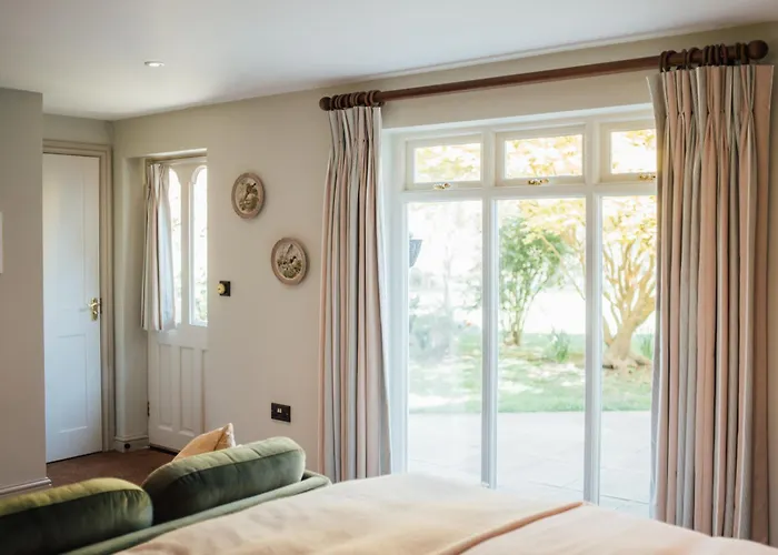 Farthings Hotel And Restaurant