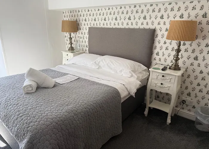 The Nags Head Hotel Lyme Regis