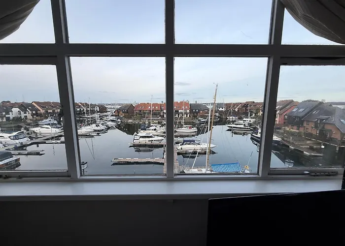 Boathouse Hotel