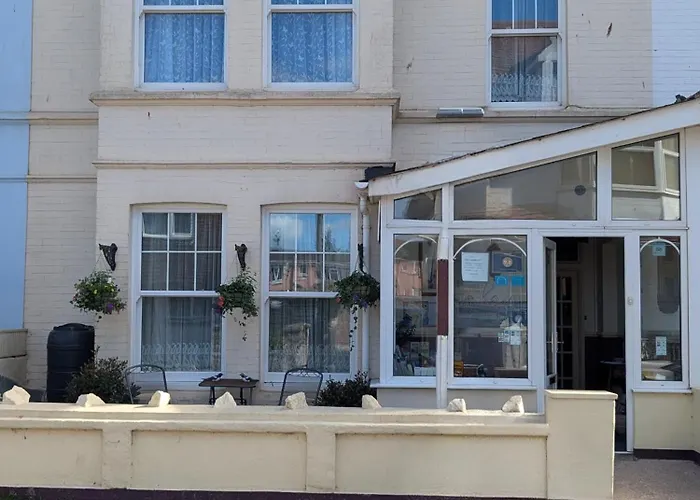 Kingswinford Guest House With Free Parking