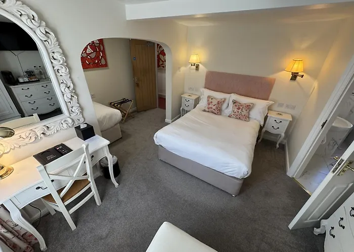 The Old Fourpenny Shop Hotel