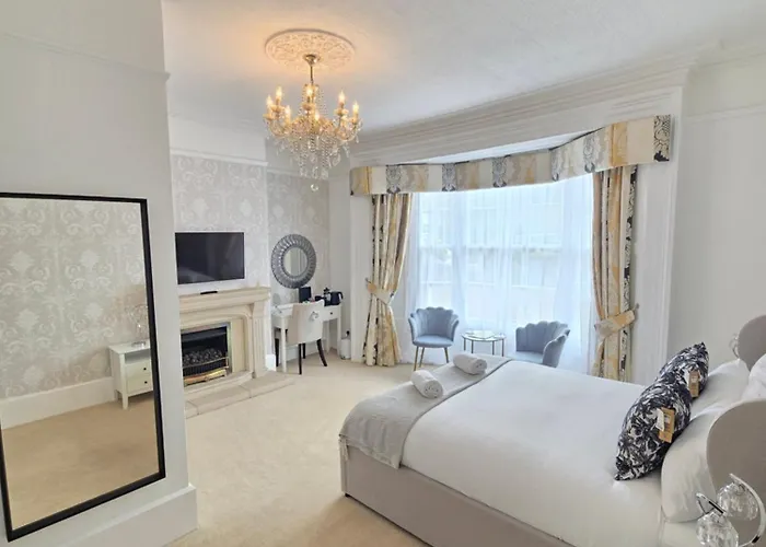 Beaufort Lodge - Central Location & Free Parking Taunton