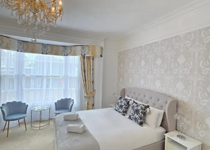 Beaufort Lodge - Central Location & Free Parking