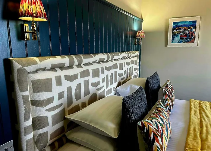 Lochside Hotel