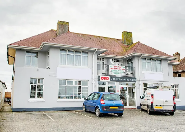 Oyo Godolphin Arms Hotel