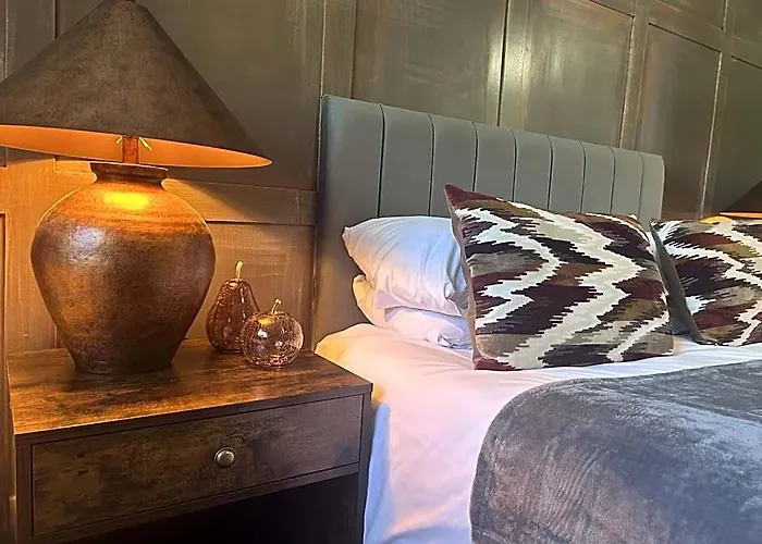 The Red Lion & Cellar Room, Betchworth