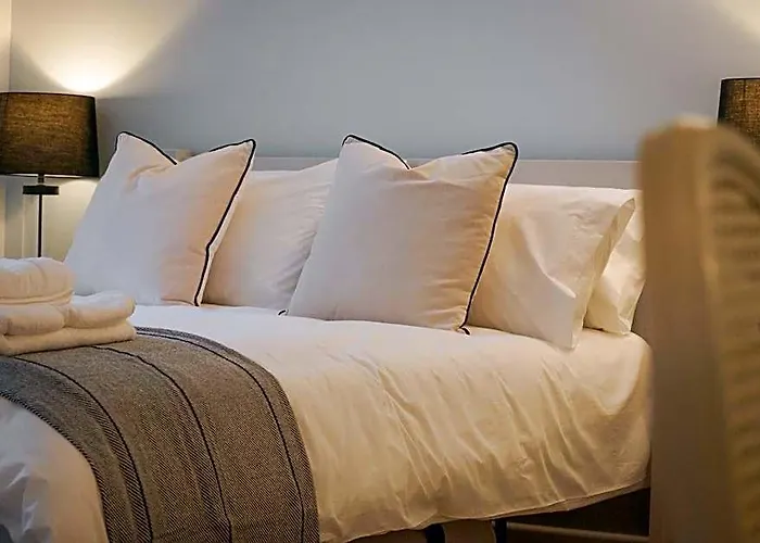 Lemon Tree Rooms - Newly Refurbished Coastal Stay