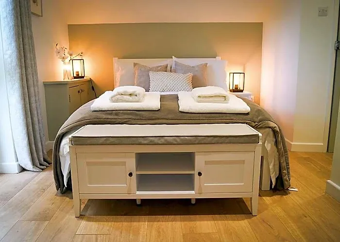 Lemon Tree Rooms - Newly Refurbished Coastal Stay