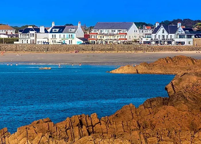 Cobo Bay Hotel