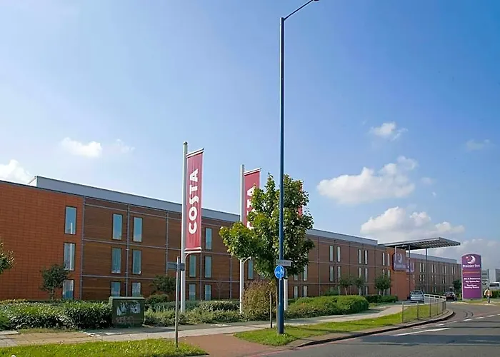 Premier Inn London Heathrow Airport T2 & T3 - Bath Road