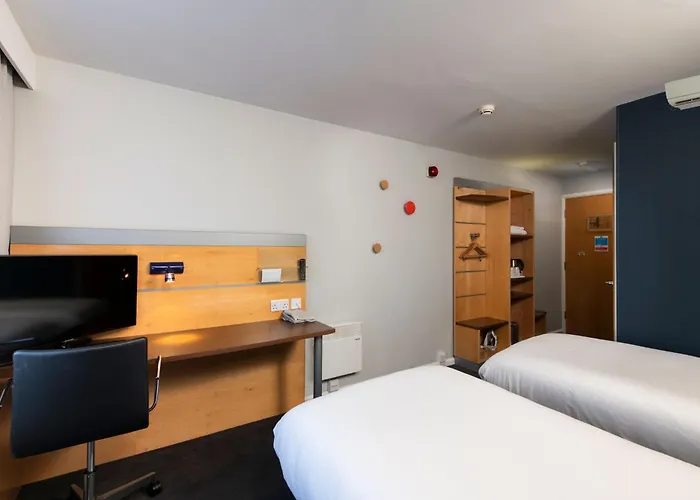 Holiday Inn Express Taunton East By Ihg