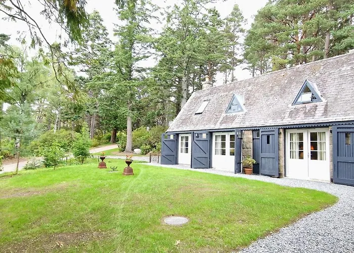 Cambus O' May Traditional Highland Hotel