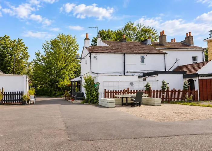 Old Oak Tree Inn
