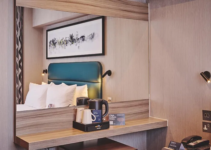 City Sleeper At Royal National Hotel