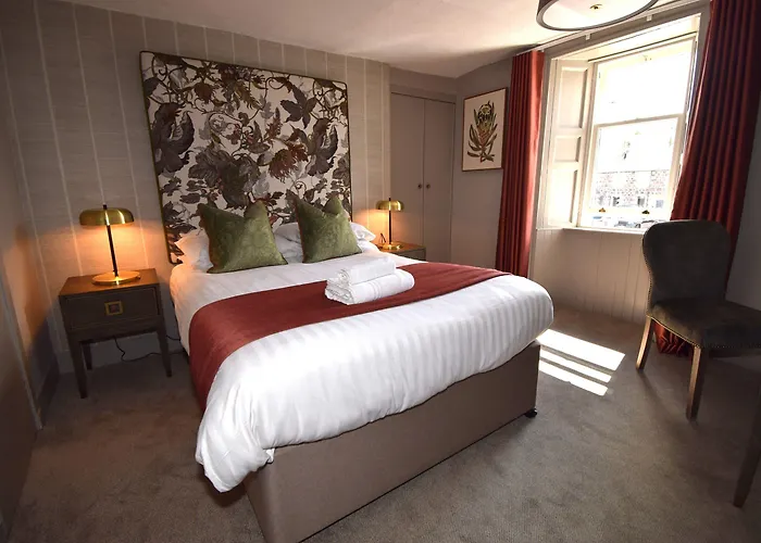 Elphinstone Hotel