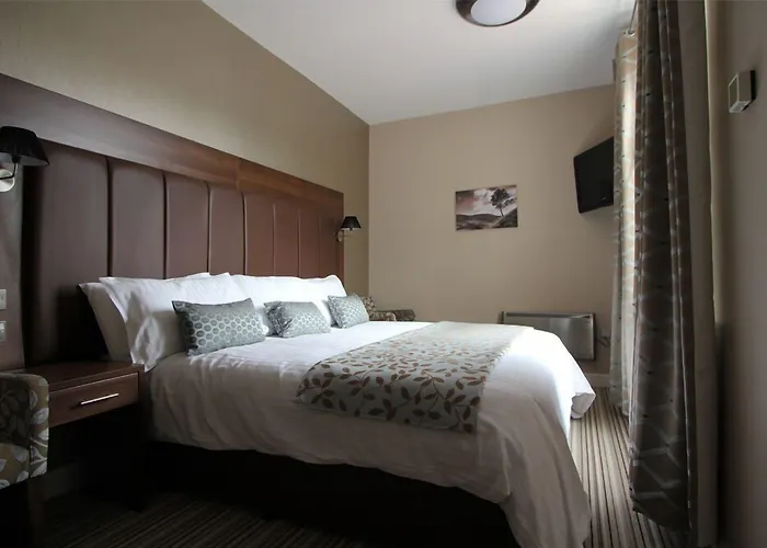 Twin Oaks Hotel