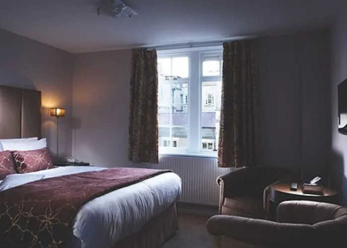 Fanhams Hall, Exclusive Collection