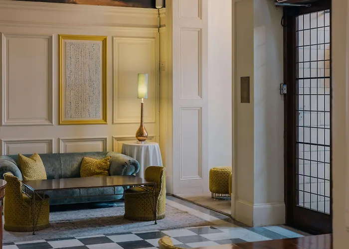 The Queens Hotel