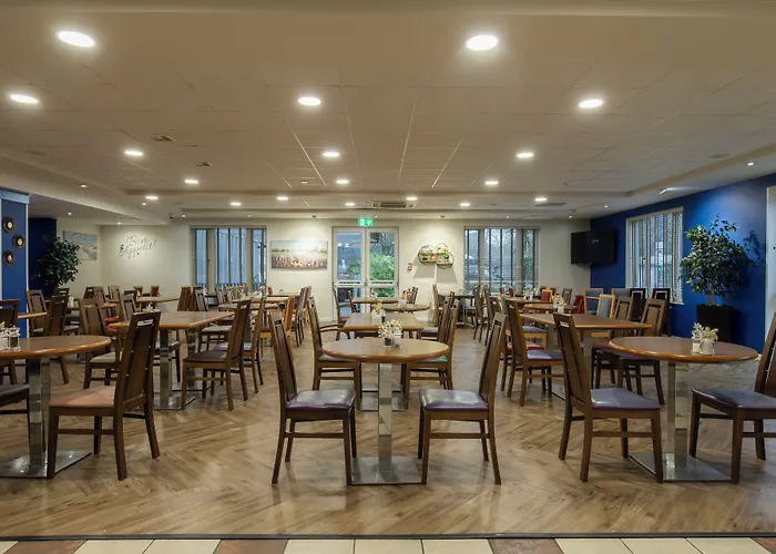 Holiday Inn Express Poole By Ihg