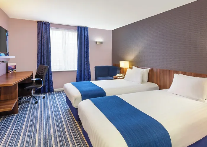 Holiday Inn Express Poole By Ihg