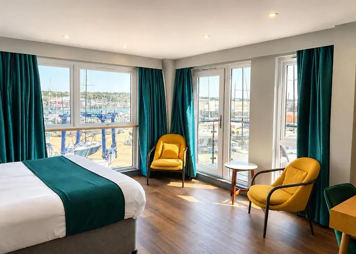 Pinnacle Suites Hotel Cowes 
