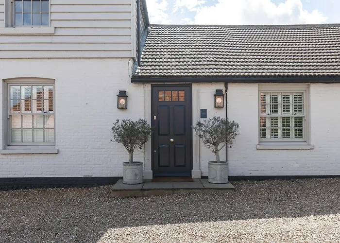 The Railway Hotel By Barefoot Retreats Burnham Market