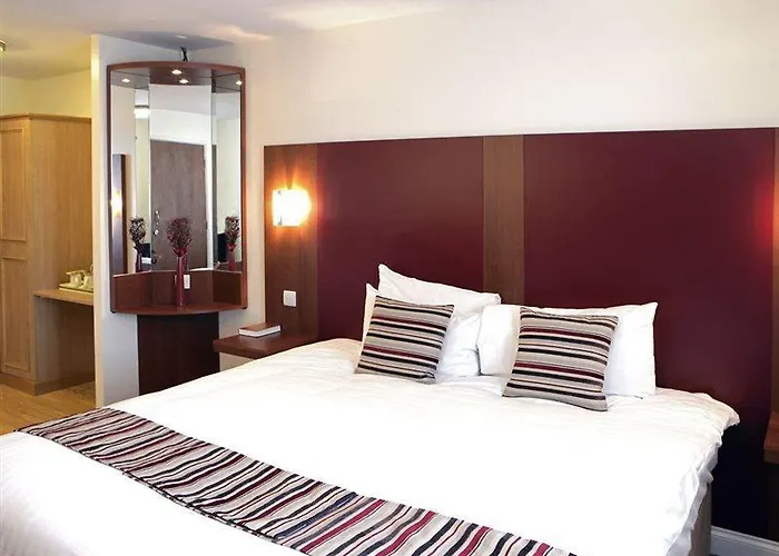 Mercure Swindon East Hotel And Spa