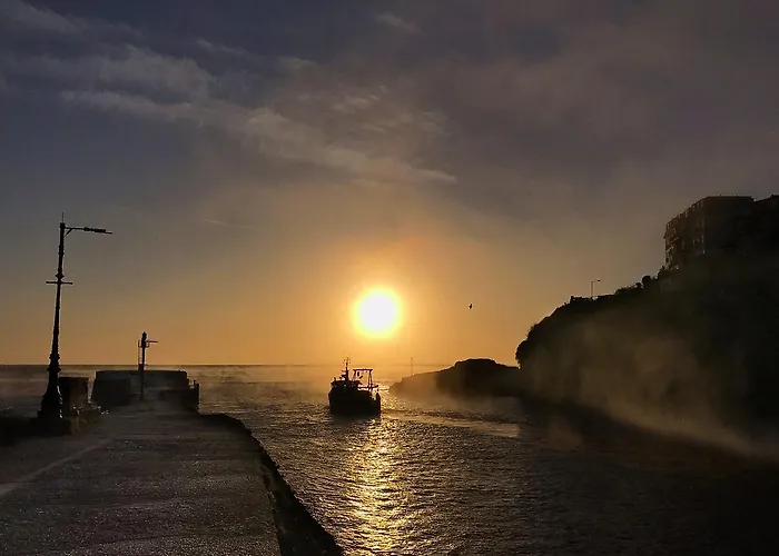 Jolly Sailor Inn - The Oldest Pub In Looe - Family Run And Full Of Charm And Character