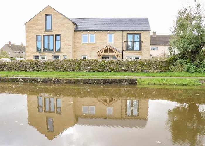 Lock View - Nordic Spa Skipton