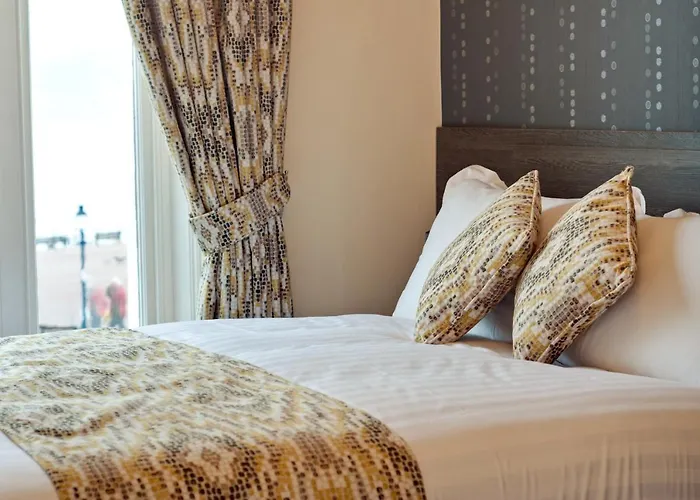Lauriston & Lawton Court Hotel